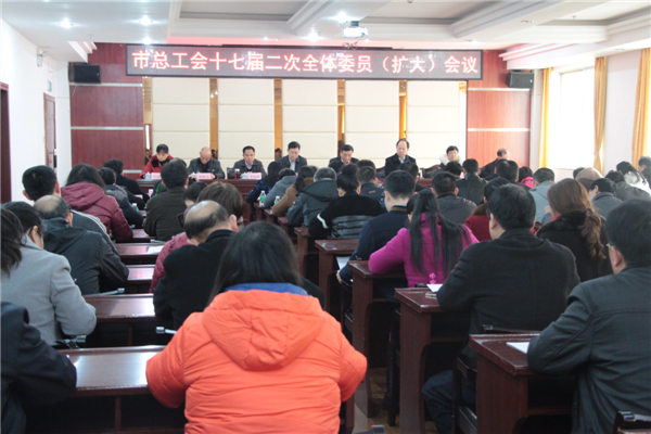 3月11日，梧州市總工會召開十七屆二次全委會（擴(kuò)大）會議，市委副書記蔣海東發(fā)表講話，市總工會黨組書記、常務(wù)副主席朱明勝作