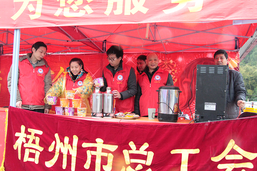 梧州市總暖流愛(ài)心服務(wù)隊(duì)今天啟動(dòng)啦！(圖文)