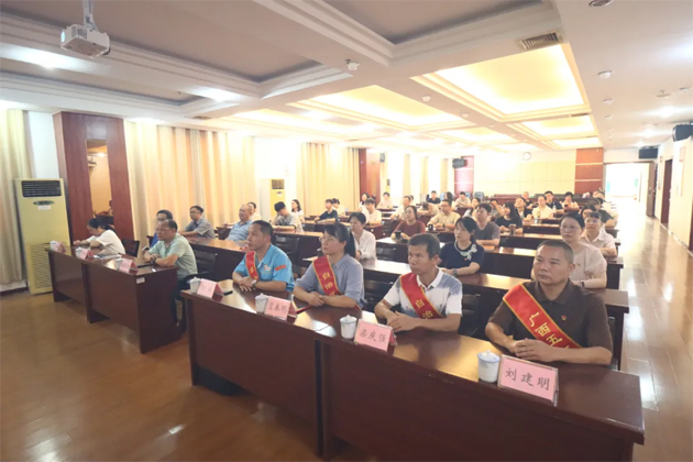 熱血沸騰！梧州市總工會(huì)組織集中收看紀(jì)念中國(guó)人民抗日戰(zhàn)爭(zhēng)暨世界反法西斯戰(zhàn)爭(zhēng)勝利80周年大會(huì)